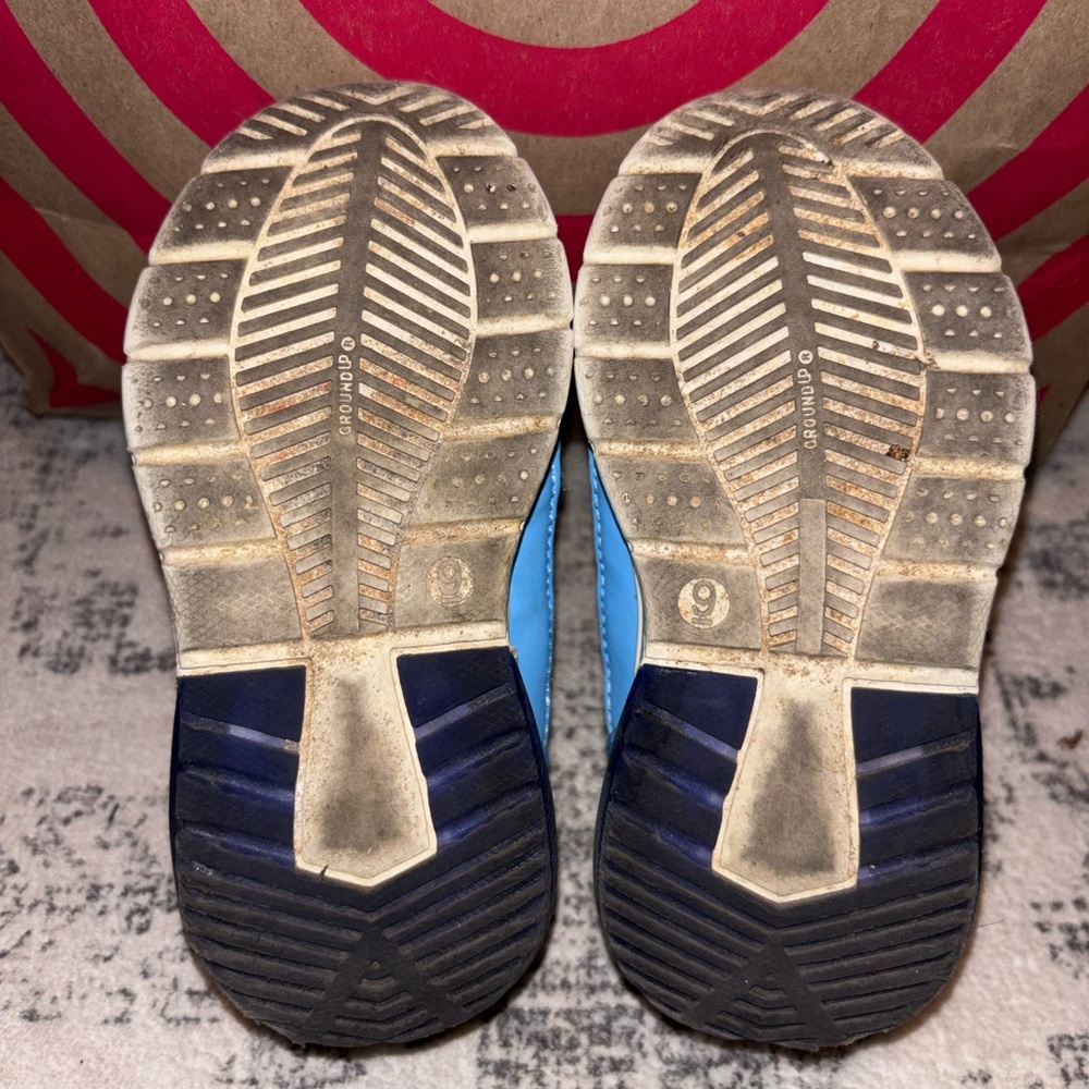 Bluey Toddler Light Up Shoes - Sz 9 - Picture 3 of 3